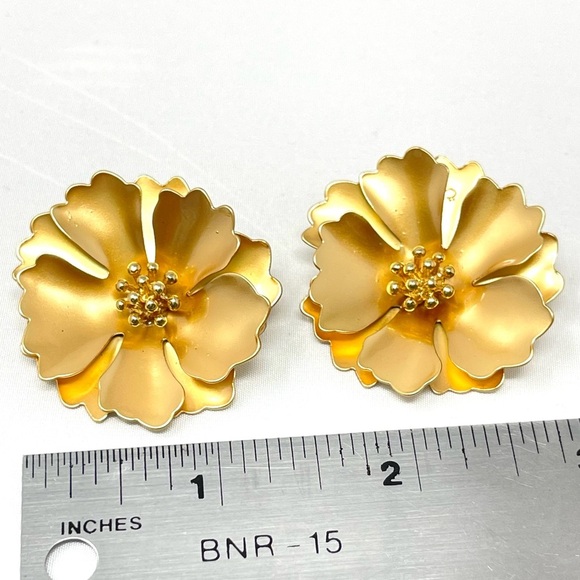 New Anthropologie x Zenzii Gold Flower Post Earrings - Picture 4 of 4